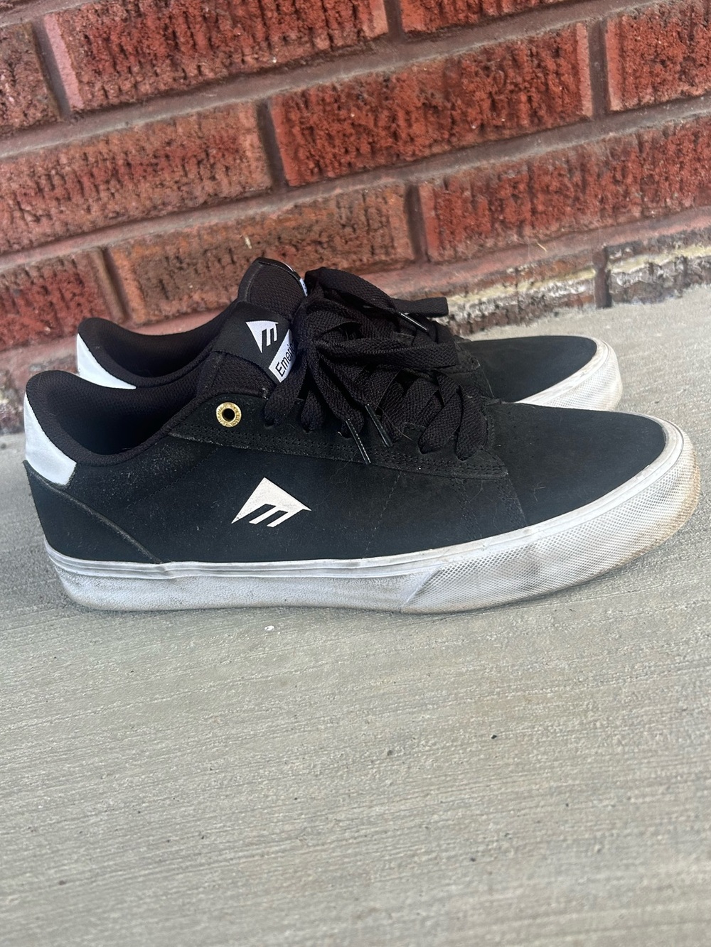 10M Emerica Moca